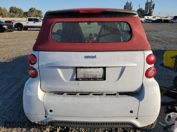 2013 Smart fortwo Passion z VIN WMEEK3BA3DK661248, wystawiony jako Copart lot #81115694 z przebiegiem 112 817 mil mil oraz Szkoda całkowita • Salvage title. Historia ofert i sprzedaży dostępna na DreamBid. Obrazek 6.