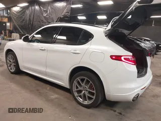 2020 Alfa Romeo Stelvio Ti z VIN ZASPAKBN9L7C92041, wystawiony jako IAAI lot #41329129 z przebiegiem 47 977 mil mil oraz . Historia ofert i sprzedaży dostępna na DreamBid. Obrazek 3.