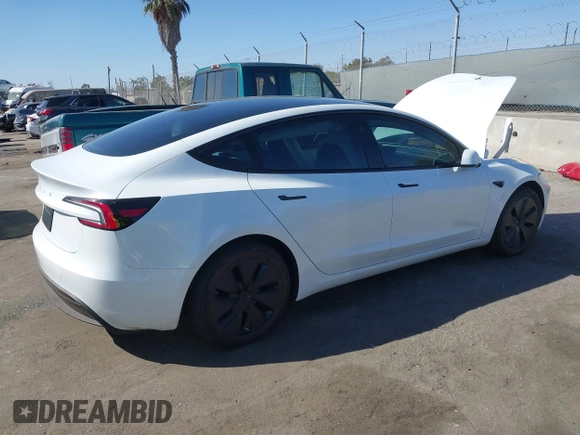 2024 Tesla Model 3 with VIN 5YJ3E1EA7RF812528, listed as a IAAI auction lot 40648421 with 3,231 mi miles. Bid and sale history available at carsss.com. Image 4.