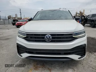 2022 Volkswagen Tiguan SE R-Line Black with VIN 3VVCB7AXXNM109437, listed as a Copart auction lot 59607495 with 30,985 mi miles and Salvage title. Bid and sale history available at DreamBid. Image 5.