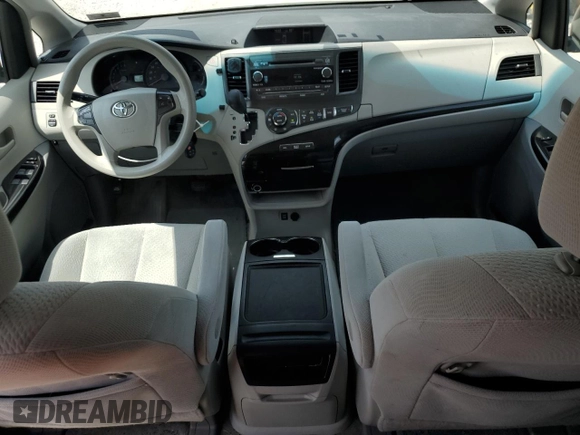 2014 Toyota Sienna LE AAS z VIN 5TDKK3DC8ES499949, wystawiony jako Copart lot #60346845 z przebiegiem 192 773 mil mil oraz Szkoda całkowita • Salvage title. Historia ofert i sprzedaży dostępna na DreamBid. Obrazek 8.