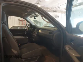 2008 Chevrolet Suburban 3LT z VIN 1GNFK16328J211810, wystawiony jako IAAI lot #42379897 z przebiegiem 191 730 mil mil oraz . Historia ofert i sprzedaży dostępna na DreamBid. Obrazek 5.