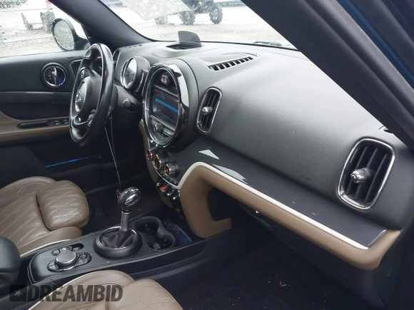 2019 MINI Countryman Cooper S with VIN WMZYT5C52K3G93902, listed as a IAAI auction lot 42650523 with 99,538 mi miles and . Bid and sale history available at DreamBid. Image 5.