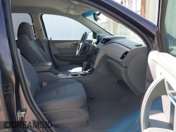 2015 Chevrolet Traverse LS z VIN 1GNKVFED4FJ323888, wystawiony jako IAAI lot #42001827 z przebiegiem 182 819 mil mil oraz . Historia ofert i sprzedaży dostępna na DreamBid. Obrazek 5.