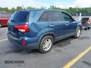 2014 Kia Sorento LX z VIN 5XYKT3A63EG509554, wystawiony jako IAAI lot #42278016 z przebiegiem 166 639 mil mil oraz . Historia ofert i sprzedaży dostępna na DreamBid. Obrazek 4.