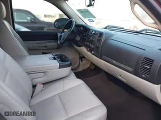 2008 Chevrolet Silverado 1500 LT w/1LT with VIN 1GCEK19J18Z329010, listed as a IAAI auction lot 41981882 with 175,091 mi miles. Bid and sale history available at carsss.com. Image 5.