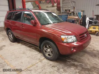 2007 Toyota Highlander with VIN JTEGD21A570170978, listed as a IAAI auction lot 41820125 with 198,982 mi miles. Bid and sale history available at carsss.com. Image 1.