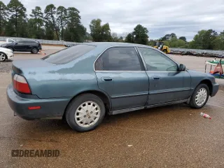 1996 Honda Accord EX with VIN 1HGCD5651TA188013, listed as a Copart auction lot 79533564 with 286,325 mi miles and Clean Title. Bid and sale history available at DreamBid. Image 3.