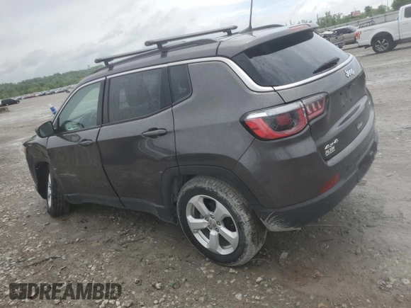 2018 Jeep Compass Latitude z VIN 3C4NJDBB9JT115063, wystawiony jako Copart lot #55477065 z przebiegiem 174 570 mil mil oraz Szkody całkowita. Historia ofert i sprzedaży dostępna na DreamBid. Obrazek 2.