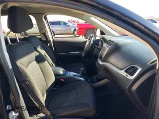 2019 Dodge Journey SE z VIN 3C4PDCBB1KT859686, wystawiony jako IAAI lot #41548860 z przebiegiem 68 955 mil mil oraz . Historia ofert i sprzedaży dostępna na DreamBid. Obrazek 5.