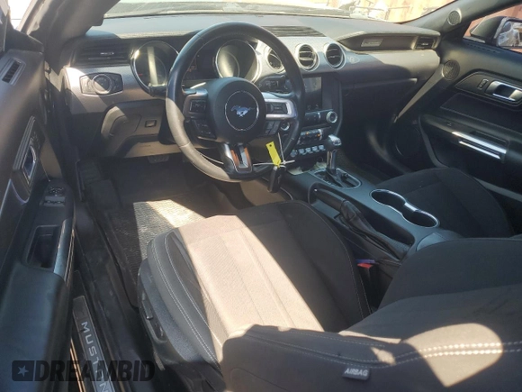 2018 Ford Mustang GT z VIN 1FA6P8CF0J5179879, wystawiony jako Copart lot #57986645 z przebiegiem 63 354 mil mil oraz Szkody całkowita. Historia ofert i sprzedaży dostępna na DreamBid. Obrazek 8.