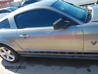 2009 Ford Mustang with VIN 1ZVHT80N595134732, listed as a IAAI auction lot 40931192 with 145,401 mi miles and . Bid and sale history available at carsss.com. Image 14.