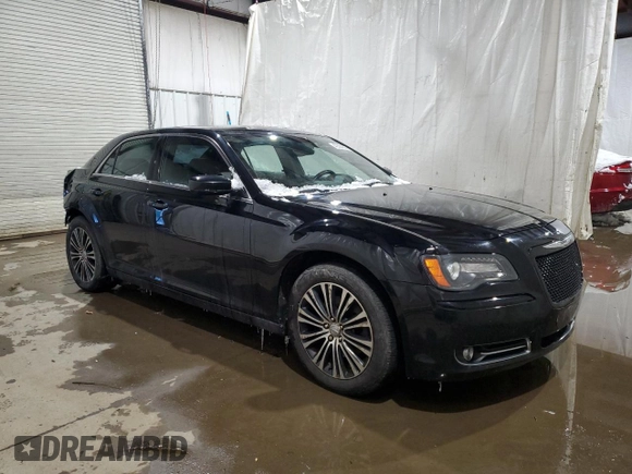 2013 Chrysler 300 S z VIN 2C3CCAGG2DH505279, wystawiony jako Copart lot #43584625 z przebiegiem 155 645 mil mil oraz Szkoda całkowita • Salvage title. Historia ofert i sprzedaży dostępna na DreamBid. Obrazek 4.