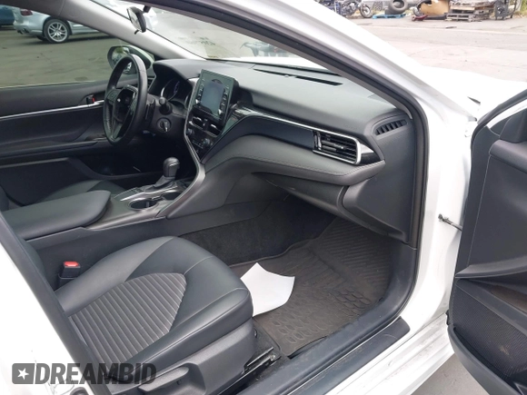 2022 Toyota Camry SE z VIN 4T1G11AK4NU675377, wystawiony jako IAAI lot #42057960 z przebiegiem 46 936 mil mil oraz . Historia ofert i sprzedaży dostępna na DreamBid. Obrazek 5.