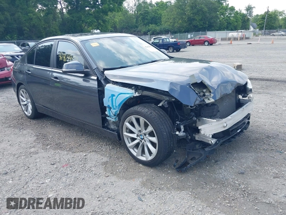 2018 BMW 3 Series 320i xDrive z VIN WBA8A3C55JA358857, wystawiony jako IAAI lot #42464459 z przebiegiem 72 068 mil mil oraz . Historia ofert i sprzedaży dostępna na DreamBid. Obrazek 1.