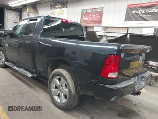2018 Ram 1500 Express z VIN 1C6RR7FG3JS345868, wystawiony jako IAAI lot #41776664 z przebiegiem 57 913 mil mil oraz . Historia ofert i sprzedaży dostępna na DreamBid. Obrazek 3.