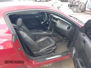 2012 Ford Mustang Premium z VIN 1ZVBP8AM2C5205750, wystawiony jako IAAI lot #42553306 z przebiegiem Nie podano mil oraz . Historia ofert i sprzedaży dostępna na DreamBid. Obrazek 5.