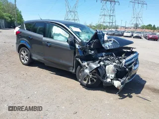 2019 Ford Escape SE z VIN 1FMCU9GD9KUA70330, wystawiony jako IAAI lot #42165681 z przebiegiem Nie podano mil oraz . Historia ofert i sprzedaży dostępna na DreamBid. Obrazek 1.