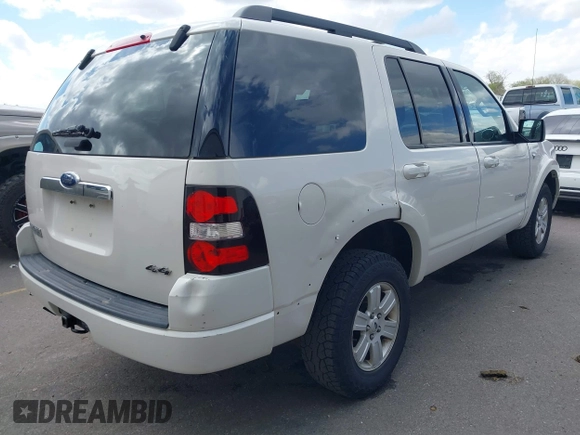 2008 Ford Explorer XLT with VIN 1FMEU73898UA38623, listed as a IAAI auction lot 42044003 with 235,591 mi miles. Bid and sale history available at carsss.com. Image 4.