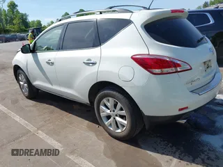 2014 Nissan Murano SV z VIN JN8AZ1MU5EW402599, wystawiony jako IAAI lot #42115514 z przebiegiem 131 656 mil mil oraz . Historia ofert i sprzedaży dostępna na DreamBid. Obrazek 3.