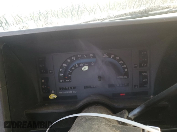 1988 Chevrolet Blazer z VIN 1GNCS18R7J8221699, wystawiony jako Copart lot #59299785 z przebiegiem 307 873 mil mil oraz Czysty tytuł • Clean title. Historia ofert i sprzedaży dostępna na DreamBid. Obrazek 9.