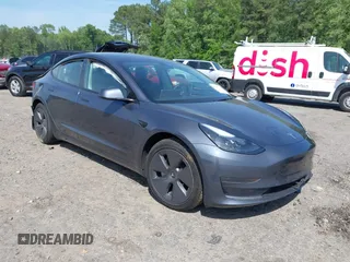 2023 Tesla Model 3 z VIN 5YJ3E1EA8PF400213, wystawiony jako IAAI lot #42117720 z przebiegiem 54 529 mil mil oraz . Historia ofert i sprzedaży dostępna na DreamBid. Obrazek 1.