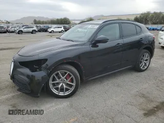 2018 Alfa Romeo Stelvio Sport z VIN ZASFAKPNXJ7C24011, wystawiony jako Copart lot #50655015 z przebiegiem 73 618 mil mil oraz Szkody całkowita. Historia ofert i sprzedaży dostępna na DreamBid. Obrazek 1.