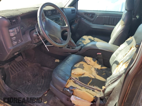 1997 GMC Jimmy SLS with VIN 1GKDT13W8V2560329, listed as a Copart auction lot 80992204 with 231,051 mi miles and Salvage Title. Bid and sale history available at carsss.com. Image 7.