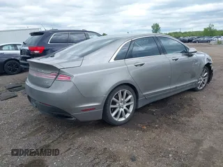 2015 Lincoln MKZ z VIN 3LN6L2J99FR604385, wystawiony jako IAAI lot #42332078 z przebiegiem 116 862 mil mil oraz . Historia ofert i sprzedaży dostępna na DreamBid. Obrazek 4.