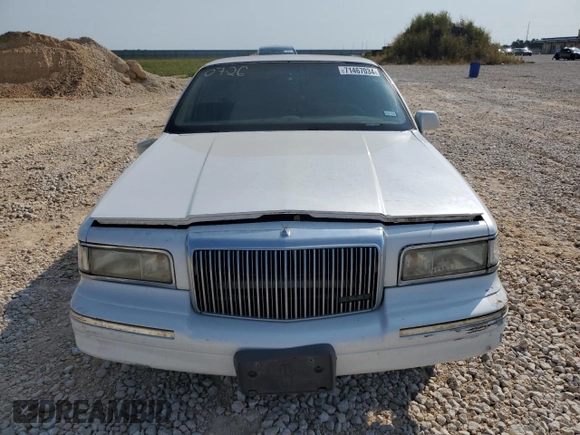 1997 Lincoln Town Car Signature z VIN 1LNLM82W9VY681894, wystawiony jako Copart lot #71467034 z przebiegiem 129 142 mil mil oraz Szkody całkowita. Historia ofert i sprzedaży dostępna na DreamBid. Obrazek 5.