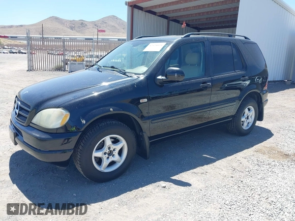 2001 Mercedes-Benz M 320/430/500 z VIN 4JGAB54E21A228753, wystawiony jako IAAI lot #42524834 z przebiegiem 181 107 mil mil oraz . Historia ofert i sprzedaży dostępna na DreamBid. Obrazek 2.