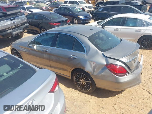 2019 Mercedes-Benz C 300 z VIN 55SWF8DB8KU308975, wystawiony jako IAAI lot #42144543 z przebiegiem 23 566 mil mil oraz . Historia ofert i sprzedaży dostępna na DreamBid. Obrazek 3.