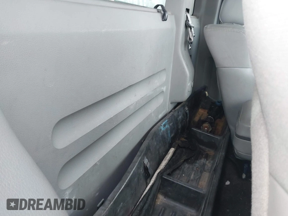 2007 Ford F-150 XL with VIN 1FTRF12W67NA40142, listed as a IAAI auction lot 41617797 with 216,585 mi miles. Bid and sale history available at carsss.com. Image 8.