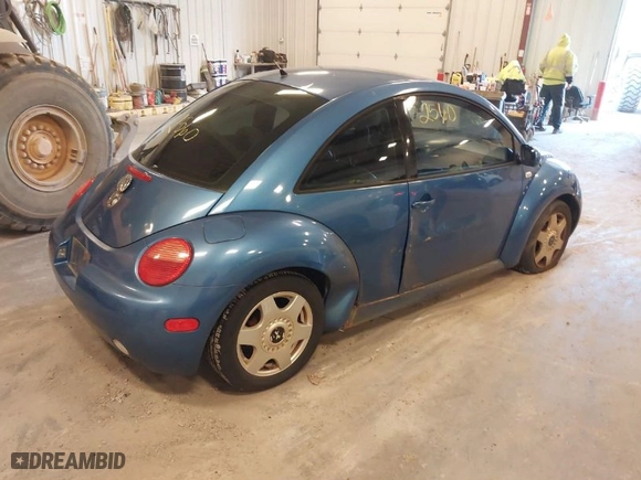 2001 Volkswagen New Beetle GLS with VIN 3VWCS21C21M433827, listed as a IAAI auction lot 41952560 with 128,220 mi miles. Bid and sale history available at carsss.com. Image 4.