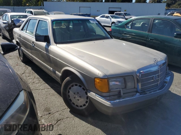 1988 Mercedes-Benz 560 with VIN WDBCA39D7JA400066, listed as a Copart auction lot 73396074 with 178,343 mi miles and Clean Title. Bid and sale history available at DreamBid. Image 4.
