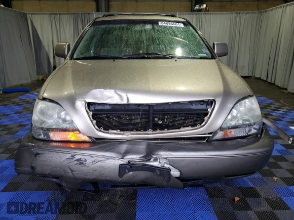 2001 Lexus RX 300 with VIN JTJHF10UX10170343, listed as a Copart auction lot 84096504 with 266,931 mi miles and Salvage Title. Bid and sale history available at carsss.com. Image 5.