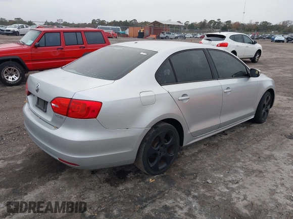 2012 Volkswagen Jetta Sedan SE w/Convenience PZEV with VIN 3VWDP7AJ6CM130134, listed as a IAAI auction lot 41417285 with 154,843 mi miles. Bid and sale history available at carsss.com. Image 4.