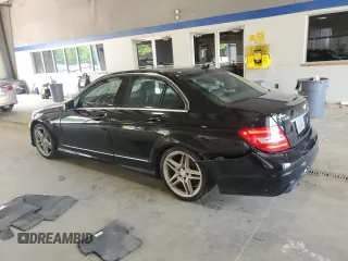 2013 Mercedes-Benz C 300 Sport z VIN WDDGF8AB3DR249606, wystawiony jako Copart lot #60355005 z przebiegiem 76 668 mil mil oraz Czysty tytuł • Clean title. Historia ofert i sprzedaży dostępna na DreamBid. Obrazek 2.