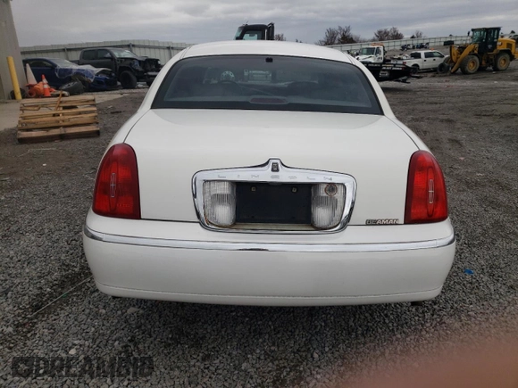 2001 Lincoln Town Car Cartier L z VIN 1LNHM85W11Y610538, wystawiony jako Copart lot #47881055 z przebiegiem 139 032 mil mil oraz Szkoda całkowita • Salvage title. Historia ofert i sprzedaży dostępna na DreamBid. Obrazek 6.