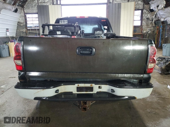 2005 Chevrolet Silverado 1500 Work Truck z VIN 2GCEK19V351307212, wystawiony jako Copart lot #84217594 z przebiegiem 175 380 mil mil oraz Szkoda całkowita • Salvage title. Historia ofert i sprzedaży dostępna na DreamBid. Obrazek 6.