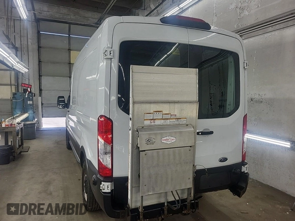 2019 Ford Transit z VIN 1FTYR2CG7KKA96911, wystawiony jako IAAI lot #42566551 z przebiegiem 207 807 mil mil oraz . Historia ofert i sprzedaży dostępna na DreamBid. Obrazek 2.