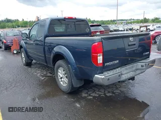 2016 Nissan Frontier SV z VIN 1N6AD0CW8GN762429, wystawiony jako IAAI lot #42233876 z przebiegiem 105 609 mil mil oraz . Historia ofert i sprzedaży dostępna na DreamBid. Obrazek 3.