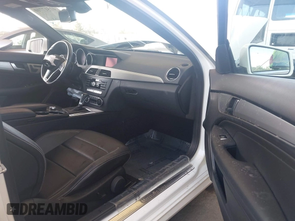 2013 Mercedes-Benz C 250 с VIN WDDGJ4HBXDG032143, выставлен на аукционе IAAI как лот 42517710 с пробегом Не указан миль и . История ставок и продаж доступна на DreamBid. Изображение 5.