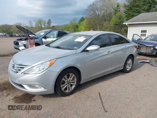 2013 Hyundai Sonata GLS with VIN 5NPEB4AC6DH539103, listed as a IAAI auction lot 42124467 with 182,907 mi miles and . Bid and sale history available at carsss.com. Image 2.