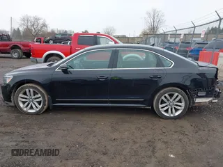 2017 Volkswagen Passat SE z VIN 1VWGT7A30HC031442, wystawiony jako IAAI lot #42008142 z przebiegiem 171 069 mil mil oraz . Historia ofert i sprzedaży dostępna na DreamBid. Obrazek 15.