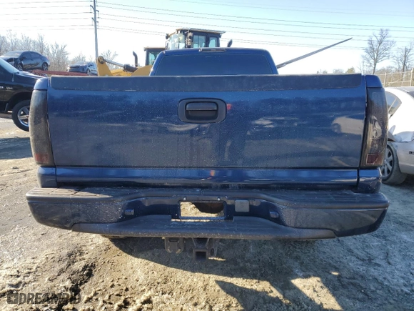 2000 Chevrolet Silverado 2500 with VIN 1GCGK24U5YE341278, listed as a Copart auction lot 88447825 with 256,226 mi miles and Salvage Title. Bid and sale history available at carsss.com. Image 6.
