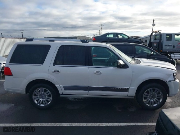 2011 Lincoln Navigator with VIN 5LMJJ2H53BEJ02808, listed as a IAAI auction lot 41210054 with 199,532 mi miles. Bid and sale history available at carsss.com. Image 13.