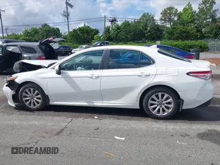 2019 Toyota Camry LE z VIN 4T1B11HKXKU237605, wystawiony jako IAAI lot #42248386 z przebiegiem 70 235 mil mil oraz . Historia ofert i sprzedaży dostępna na DreamBid. Obrazek 14.