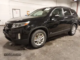 2015 Kia Sorento LX with VIN 5XYKTCA66FG573928, listed as a IAAI auction lot 42017586 with 174,939 mi miles. Bid and sale history available at carsss.com. Image 2.