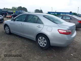 2007 Toyota Camry CE z VIN 4T1BE46K67U138778, wystawiony jako IAAI lot #42400763 z przebiegiem 191 729 mil mil oraz . Historia ofert i sprzedaży dostępna na DreamBid. Obrazek 3.
